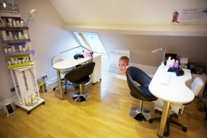 Beauty Be Mine Nail Desks - Photo